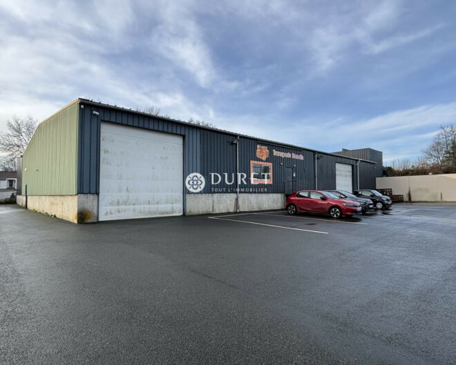 A VENDRE – LOCAUX D&rsquo;ACTIVITES