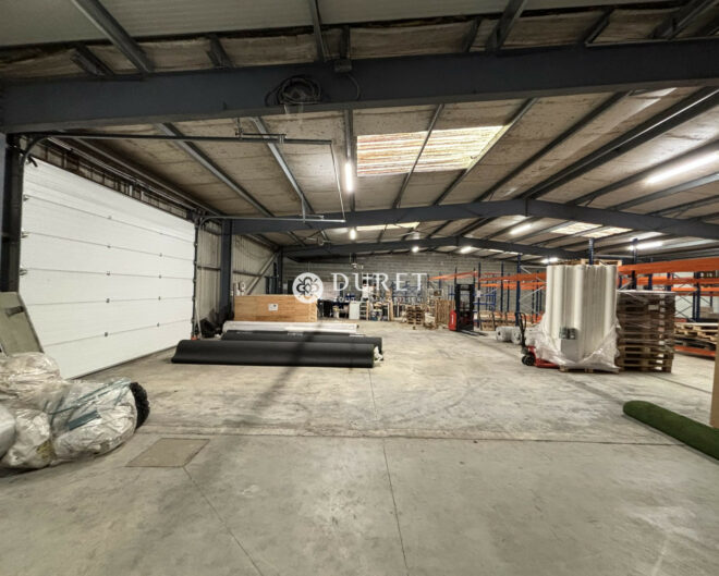 A VENDRE – LOCAUX D&rsquo;ACTIVITES