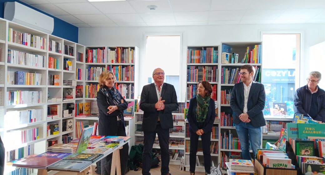 Remise de clés de la nouvelle librairie « Les Orages » des Achards par Metropolys
