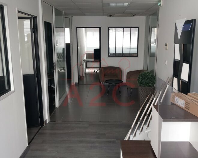 855/85 – A LOUER Local professionnel 90m² – RDC PMR – Pentagone