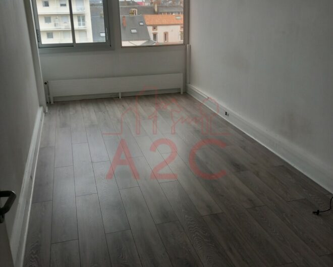 877/85 – A LOUER Plateau de bureau 160m² – 4ème étage – Pentagone