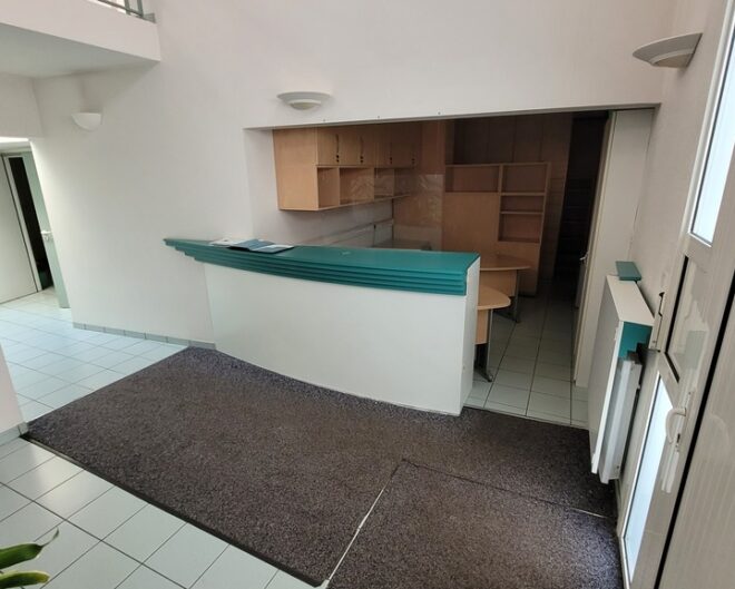 907/85 – A VENDRE Immeuble de bureau