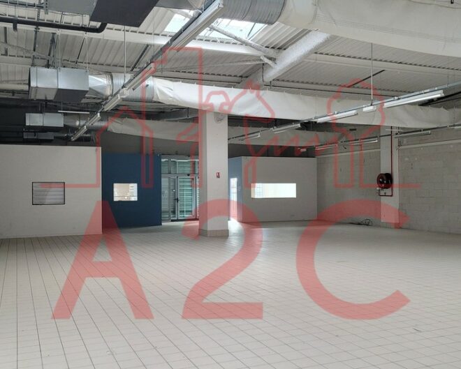 948/85 – AXE VOITURE – BELLE VISIBILITÉ LOCAL COMMERCIAL AVEC STOCKAG